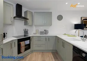 Comfy 1 Bed Airdrie Flat w Private Parking - Image 3
