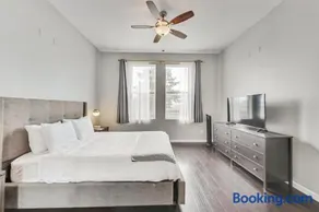 West Oakland 3br2ba top floor flat ideal for bus - Image 1
