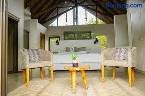 Big 5 Thaba Lodge Black Rhino Pilanesberg - Image 2