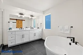 Quarry Chic Retreat - Image 3