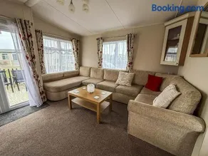 Cosy Caravan With Decking At Golden Anchor Holiday Park In Skegness Ref 25055Bm - Image 3