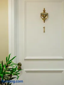 Conservatory Lofts Charming Stay on Historic Friar Street - Image 5