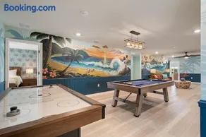 New 10-bedroom Luxury Retreat, Private Pool and Spa, Near Disney and Orlando - Image 1