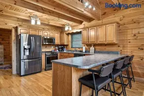 Expansive lakefront cabin with game room and yard - Image 1