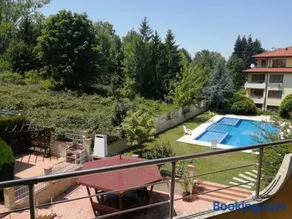 SunnySeasons Apartment with swimming pool view - Image 2