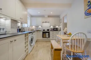 2 Bed in Winterbourne Dauntsey oc-d36904 - Image 2