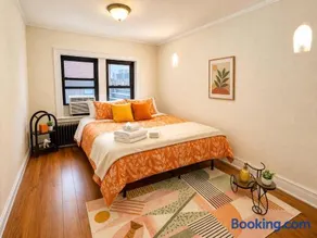 Flatiron Bright 1BR with living room, Top Floor Best location in FANCY Manhattan - Image 2