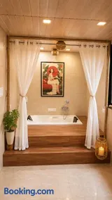 Jacuzzi Room in a shared Villa with Swimming pool - Image 4
