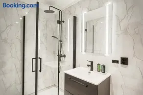 Modern entire apartment in city center 306 - Image 2