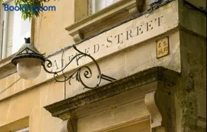 Elegant Georgian Apartment on Alfred Street - Image 2