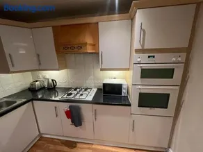 Big new house! 5BDR, sleeps 13, with parking - Image 3