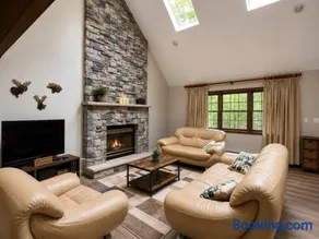 Pocono Retreat Family Home with Hot Tub Deck Sunroom Outdoor Pool Big Bass Lake Larsen Lake Gouldsboro Clifton Township - Image 5