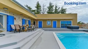 Villa RE with pool and spa - Image 1