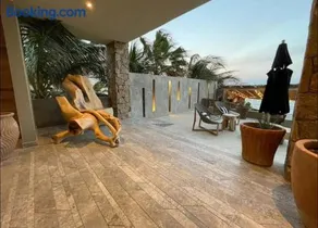 Unique BEACH FRONT condo with concierge - Image 2