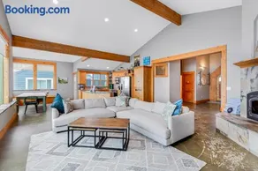 Gorgeous Oceanfront Home With Incredible Views of Haystack Rock - Dogs Welcome! - Image 4