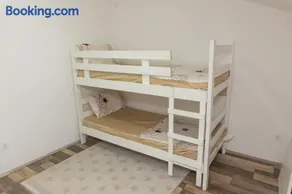 Cozy Modern Apartment - Image 3