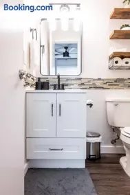 Cozy 3b2b Duplex Home in South Austin - Image 3