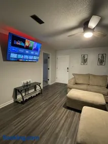 Spacious 1king bd/2queen bd/* 1 mile from I-85 - Image 4