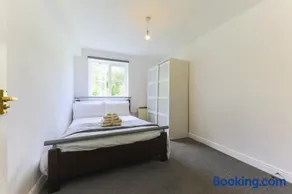 Trelawney Place, close to London - Image 5