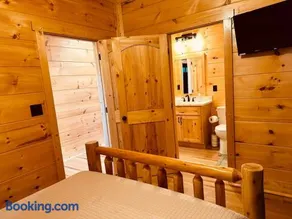 Bourbon Retreat With Hot Tub-9 - Image 3