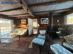 Darius' 2-Room Suite - Image 1