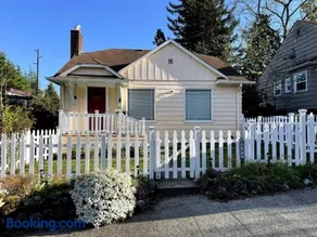 Greenlake Craftsman - Hot Tub, AC, Dog Friendly - Image 3