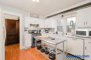 Character Family Home - 3 bedroom 2 bath - Image 2