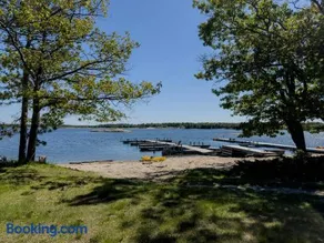 Lakefront Sand Bay Resort with Private Beach and BBQ - Image 3
