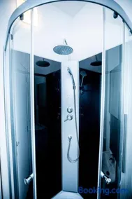 Agréable chambre sur liège avc parking et wifi gratuit - Image 1