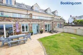 BY THE BEACH, spacious apartment - Image 2