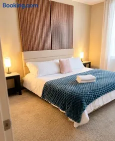 Downtown Tulsa Apartment Near Arts District Pool - Image 3