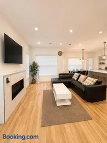 Majestic Home In Victoria - Image 1