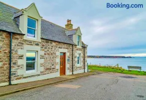 Hill Crest - Clifftop Escape with Sea View - Image 3
