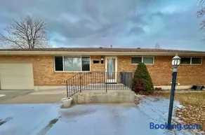 Newly Renovated Home w Garage Near Old Town - Image 1