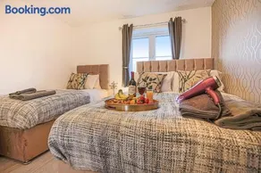 COSY 3 BED HOUSE to BICESTER OUTLET for BIG GROUP by Platinum Key Properties - Image 3