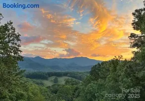 Chasing Sunsets: A Cozy 2-Bedroom Cabin in Smoky Mts with Stunning Mountain Views. - Image 1