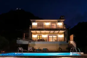 The Bird's Nest Luxury Villa - Image 2