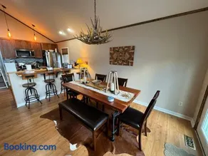 Romantic Getaway or Family Vacay with Mountain Views & Hot Tub - Image 2