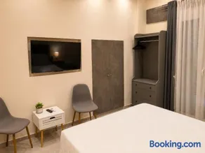 Elvira Boutique Suites - Elegant Studios near the Sea - Image 4