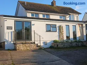 Spacious and sunny accommodation with Underfloor heating throughout - Image 1