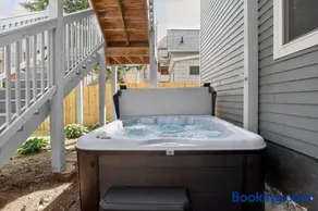 Cozy Duplex Retreat Hot Tub Full Kitchen - Image 4