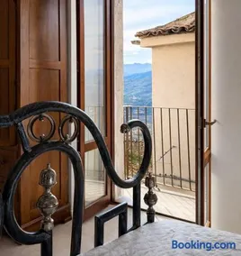 Lago di Bomba, incantevole borgo, 6 posti letto, 2 bagni, piscina comunale convenzionata a 2 minuti - Image 4