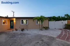 Cruise-Ready Oasis 15min to Beach & Port Canav & Huge Pool - Image 3