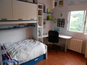Large bedroom with private bathroom near Metro - Image 3