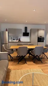 AMAO-Ivory - Business Apartment - 6 Guests - Parking - Image 3