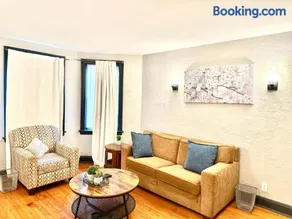 Modern 1BR Near Midway - CTA Train - Golf Nearby - Image 1