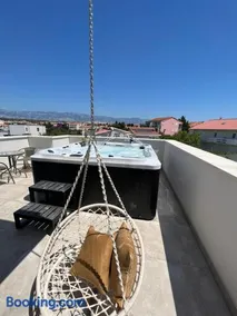 4 GENTLEMEN VILLAS with private jacuzzi - Image 3