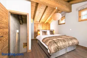 Chalet Ourson Brun by Mrs Miggins - Image 4