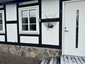 Cozy home in quiet neighborhood - Image 1