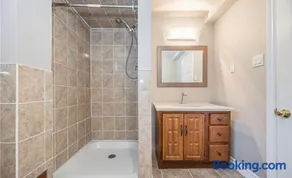 Pet Friendly Cheap Kitchener-WLU Airport Stay Best Location - Image 1